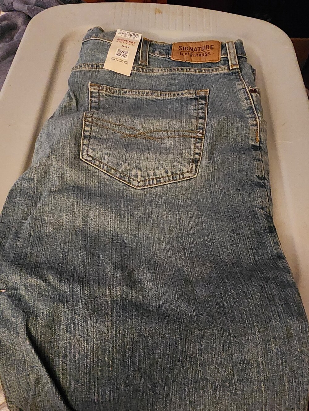 Signature by Levi Strauss Men’s Faded Light Blue Relaxed Jeans